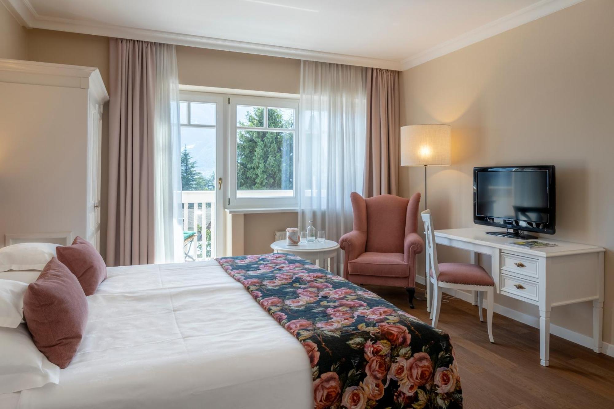 Hotel Pienzenau Am Schlosspark Merano Exterior foto
