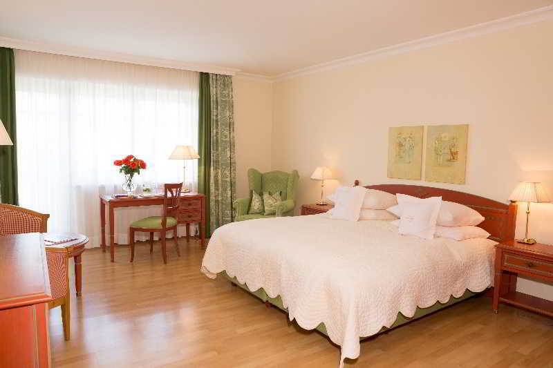 Hotel Pienzenau Am Schlosspark Merano Exterior foto